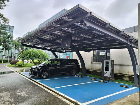 Carport solaire modulaire avec structure en acier préfabriquée et panneaux bifaciaux de type N - 5200x6000 mm, ignifuge de catégorie A, durée de vie de 25 ans